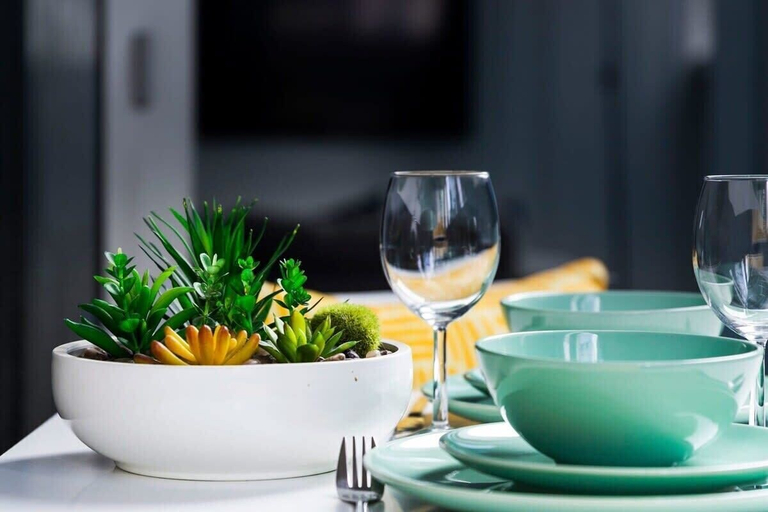 Food & Drinks, A Modern CBD Apt Right Next to Southern Cross, Melbourne