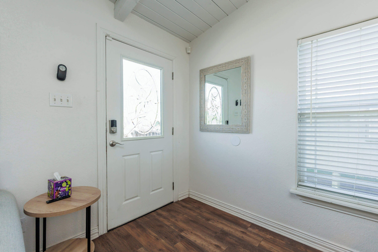 Interior 5, Someday Isle 2bdr Home for 6, Nueces