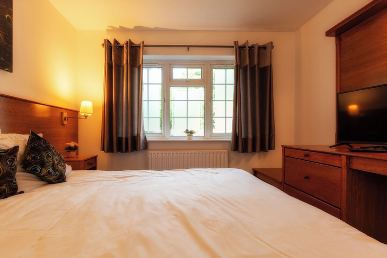Room 4, Club Wokingham Hotel, Wokingham