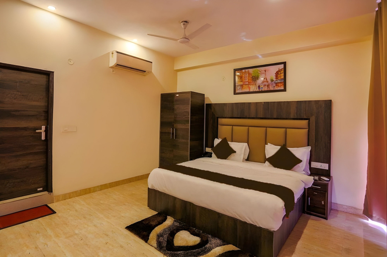 Room 4, Hotel The Kiara - Complimentary Oneway Airport Transfer, Delhi