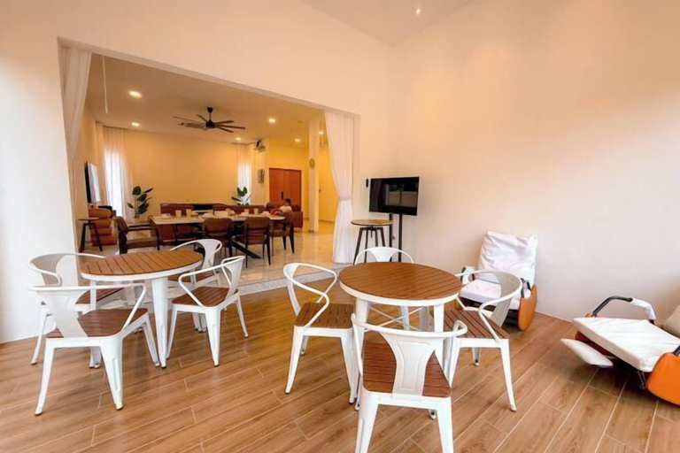 Dining 5, Aesthetic Muji Pool Villa in Ipoh 5BR 24Pax, Kinta