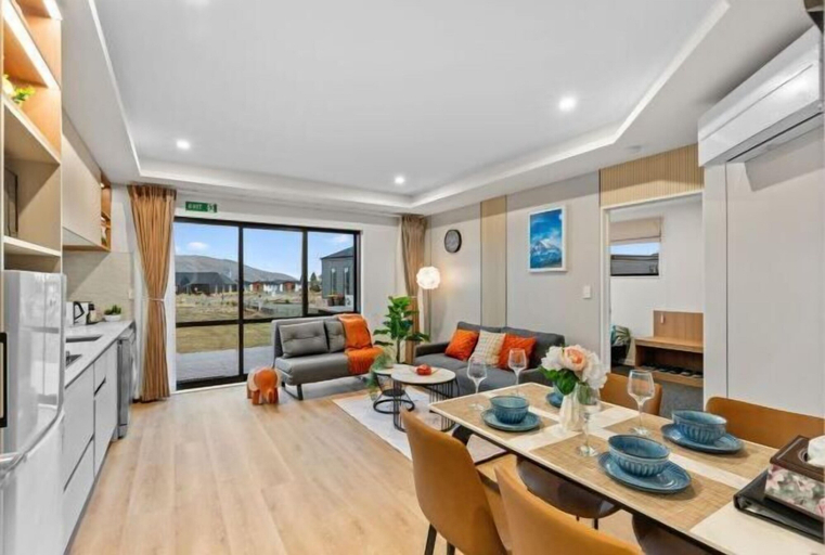 Living area 5, Sunshine Suites, Mackenzie