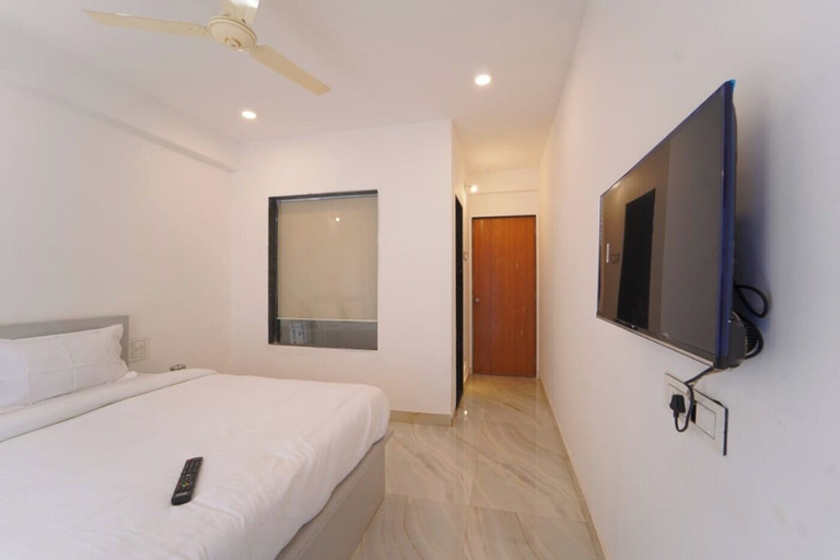 Room 5, Hotel JV Garden, Satara