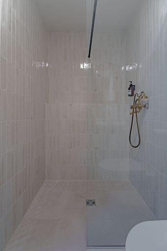 Bathroom 2, The Vlasta Collection Rooms, Zagreb