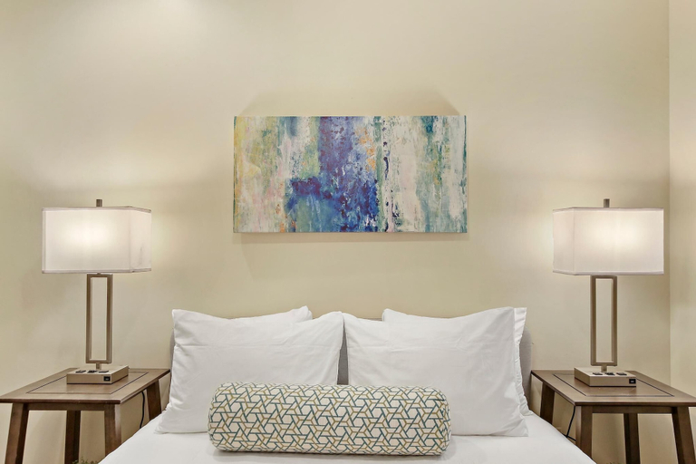 Room 4, Upscale 4BR in Wicker Park - Damen 1R, Cook