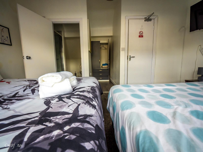 Room 4, Ensuite6 Woodhouse private bath 2kitchen, Stoke-on-Trent