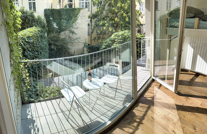 Garden view 3, Quiet Central Stay & Parking Assistance, Praha 1