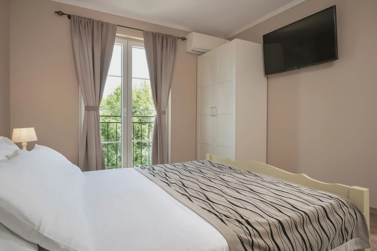 Bedroom 3, Lulu in Dobrinj With 4 Bedrooms and 4 Bathrooms, Dobrinj