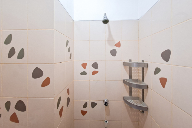 Bathroom 5, Studio Near Teras Kota Bsd At Serpong Greenview Apartment, Tangerang Selatan