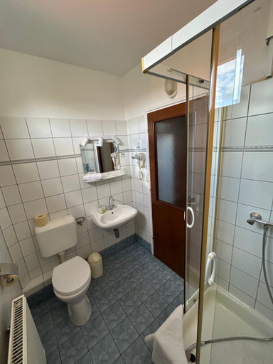 Bathroom 4, Hotel Corvin, Győr