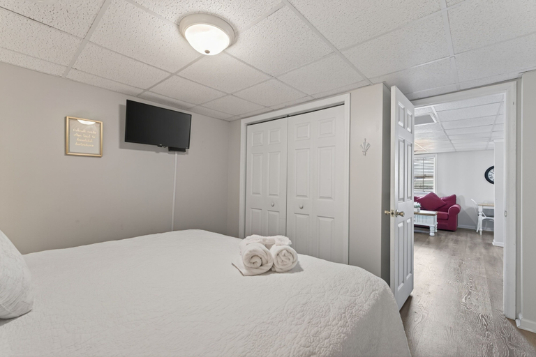 Room 4, Coastal Retreat Steps From Private Beach 2 Bedroom Apts, Horry