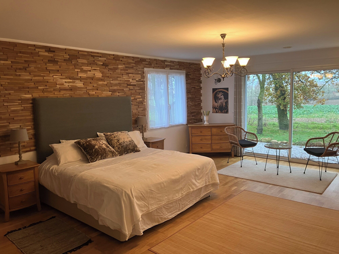 Bedroom 3, Chez PhiL, Aude