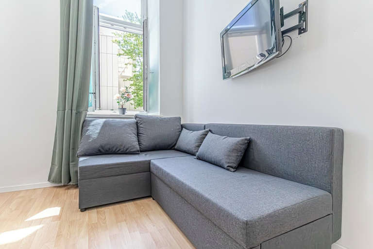 Room 3, 6BR Apt with Garden near Danube, Wien