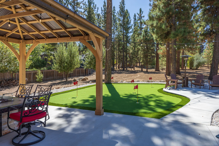 Outdoor dining 2, 37 - Foxy Farm Ranch 4 Bedroom Home, San Bernardino