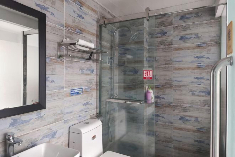 Bathroom 4, Huaji Business Hotel, Taizhou