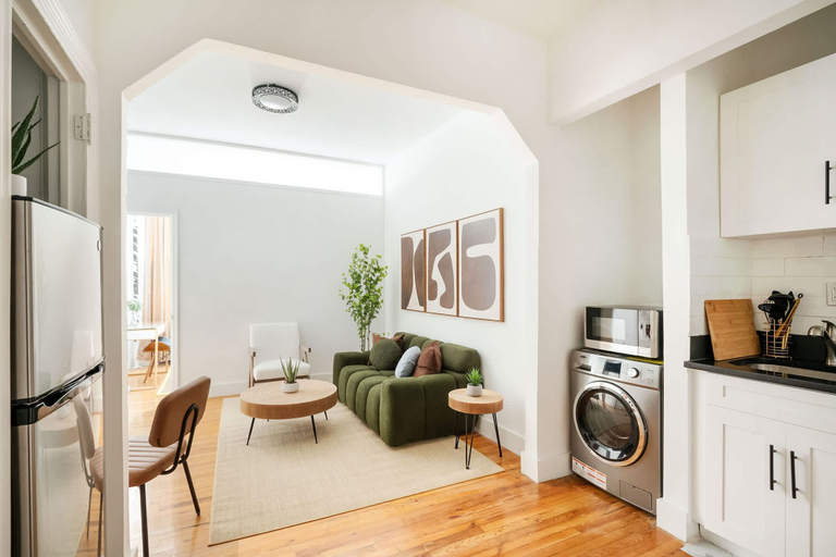 Room 1, 444-1a Beautiful 1BR Midtown West, New York