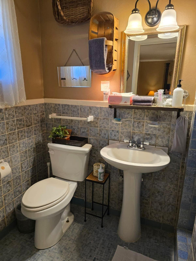 Bathroom 4, Roots Retreat, Baylor