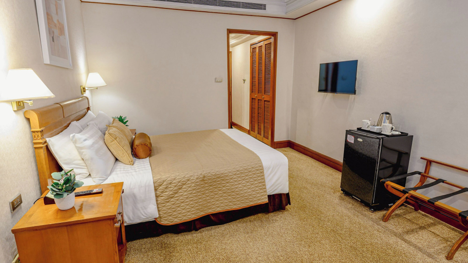 Room 4, Ortigas CBD Near Business & Shopping Hubs, Pasig City