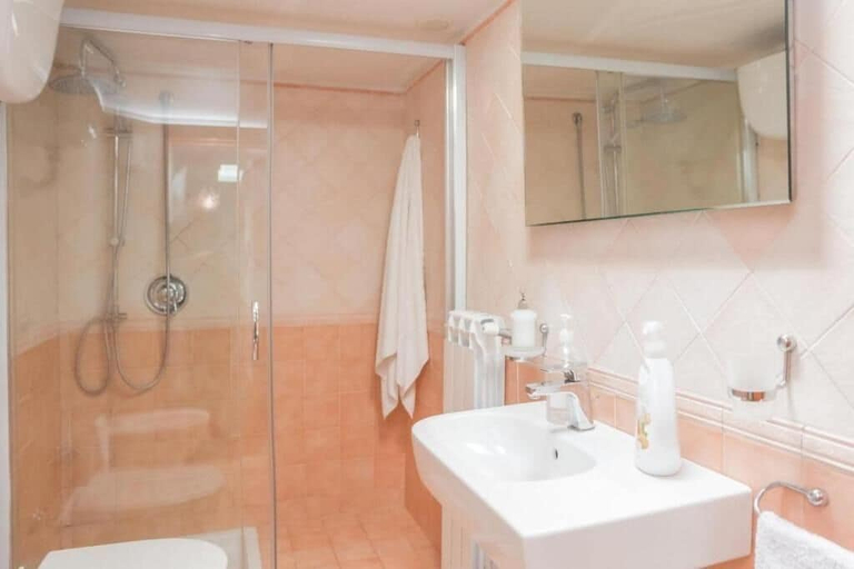 Bathroom 3, Villa Acquamarina, Napoli
