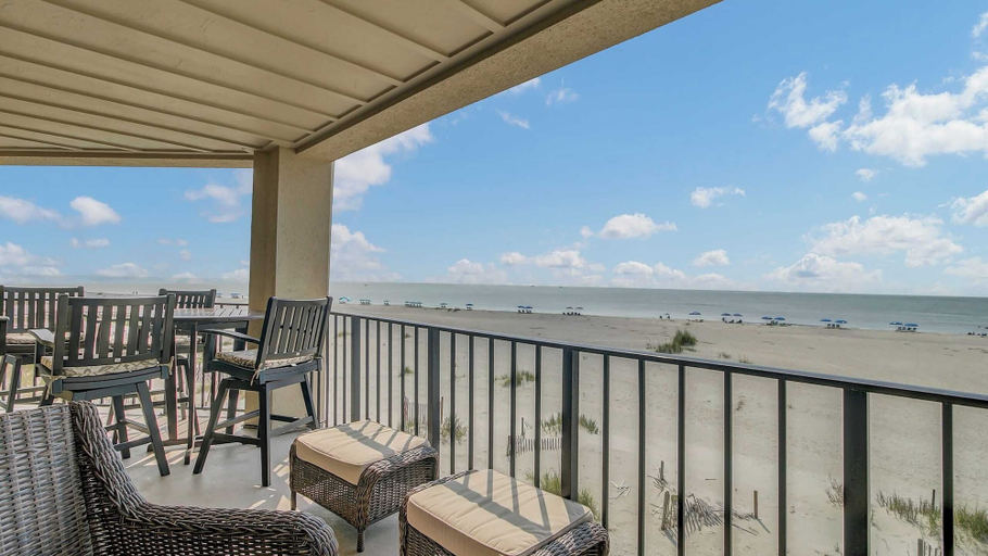 Others 4, 211 Seascape by Avantstay Oceanfront View + Pool, Charleston