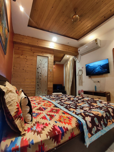 Room 5, Vrinda Homes, Gautam Buddha Nagar