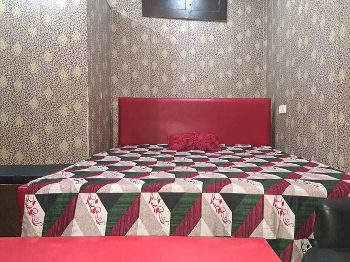 Room 2, Pari Ac Restaurant & Hotel, Moradabad