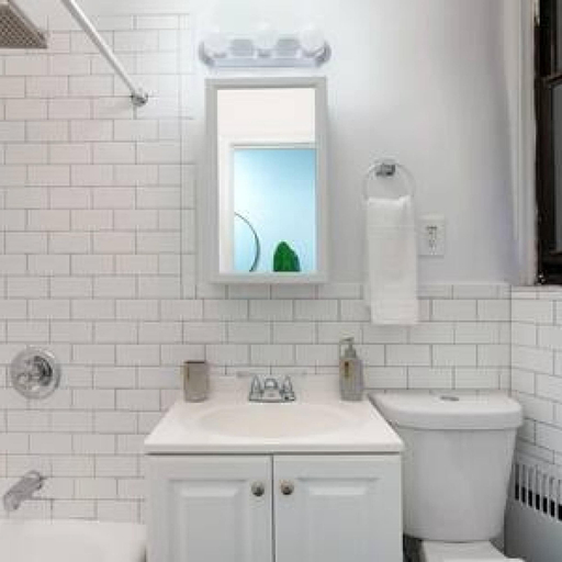 Room 5, 91-2a Stylish 3BR 2bth With W D, New York