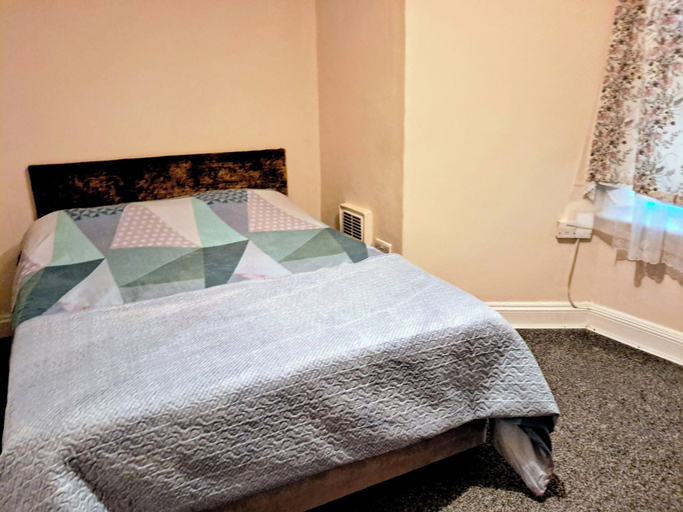 Bedroom 4, Apartment Sleeps 3 - Garden, Pets Welcome, London