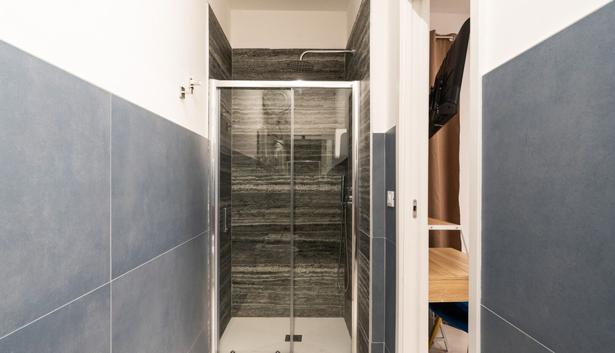 Bathroom 2, Barirooms - Sparano Suites, Bari