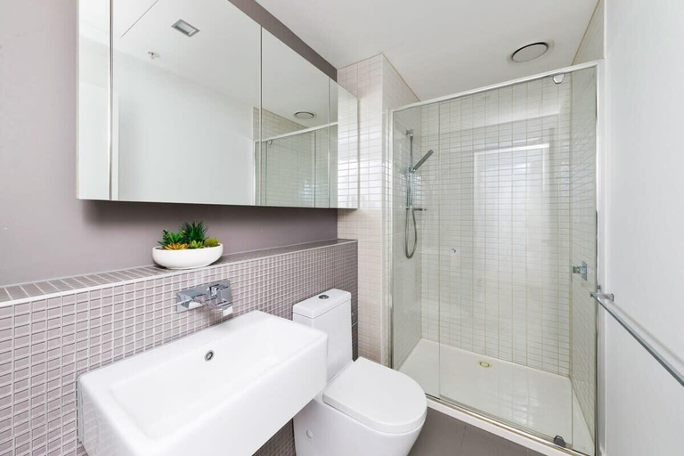 Bathroom, A Modern CBD Apt Right Next to Southern Cross, Melbourne