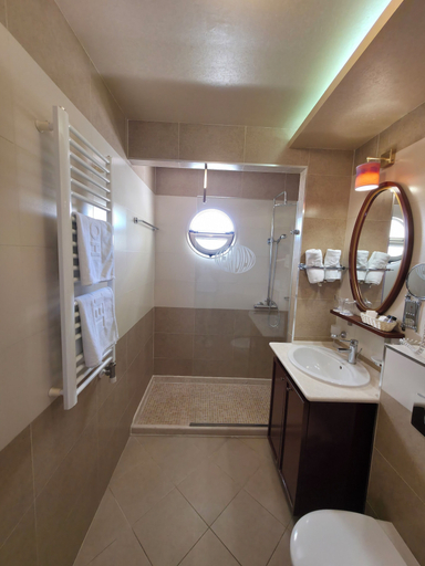 Bathroom 5, Hotel Meridian