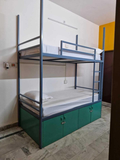 Room 4, TNC Lucknow by The Nomad Cave Hostel, Lucknow