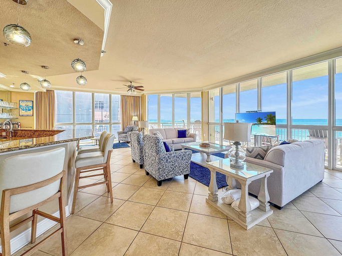 Living area 4, Oceanfront Luxe Pool + Beachfront Free Golf, Baldwin