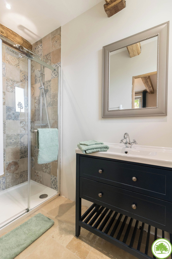 Bathroom 5, La Clef des Champs, Haute-Garonne