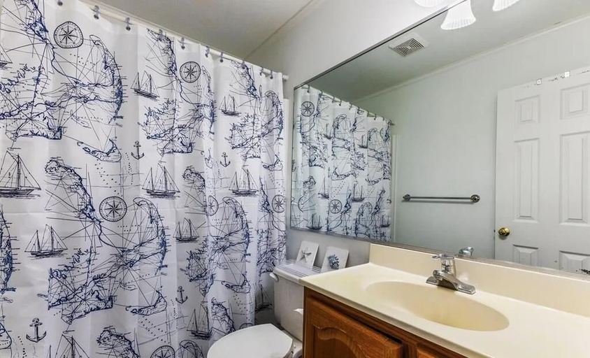 Bathroom 3, Beauty & The Beach-8B - 2 Br Home, Brunswick