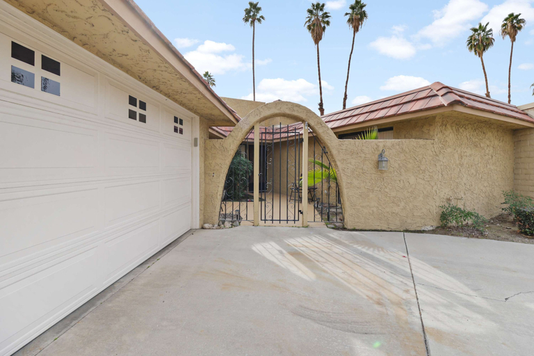 Room 4, 2BR 2BA Charming Cathedral City Condo With Territorial Views, Riverside