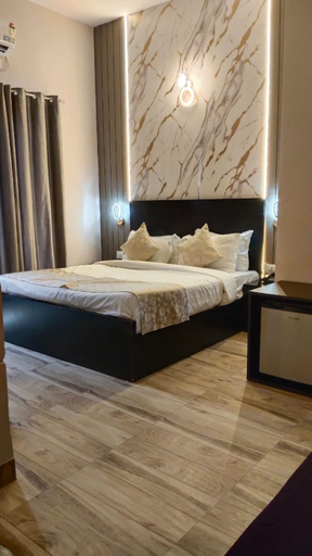 Room 5, Vrindavan Stays Sunrakh Bangar, Mathura