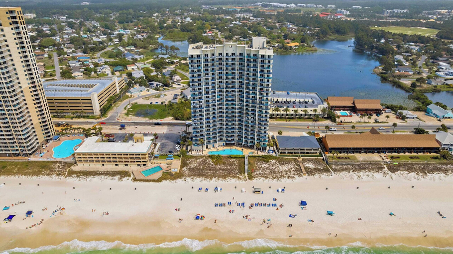Interior 4, 2 Beachfront Condos BBQ Balconies, Resort Pool, Hot Tub + Direct Beach Access, Bay