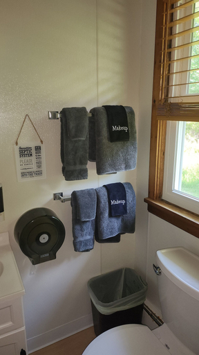 Bathroom 3, Maple Grove Lodging, Lake