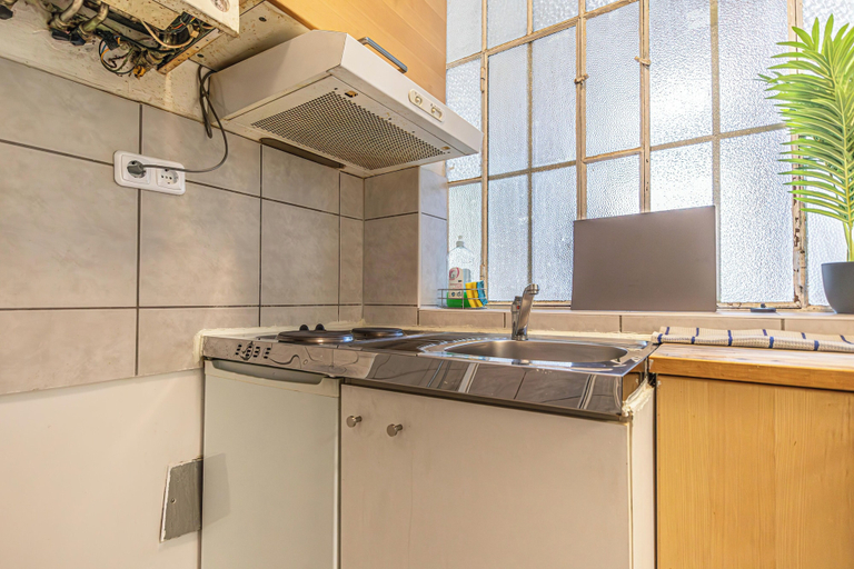 Private kitchen 3, Cozy 1BR Apt Great for Long Stays, Wien