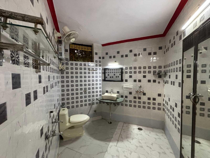 Bathroom 2, The Noor House, Agra
