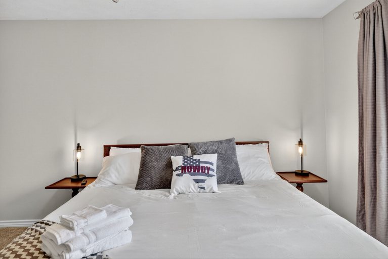 Room 3, Game Day Getaway Near Texas A&m 4 Bedroom Home, Brazos