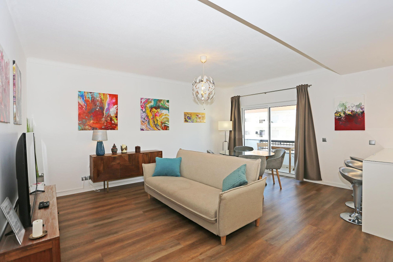 Room 5, B61 - Carnation Sun Apartment in Lagos, Lagos