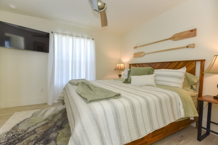 Room 3, The White House On Flagler Beach - Unit 22 2 Bedroom Home, Flagler