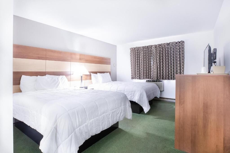 Bedroom 4, Northwoods Inn & Suites, Oneida