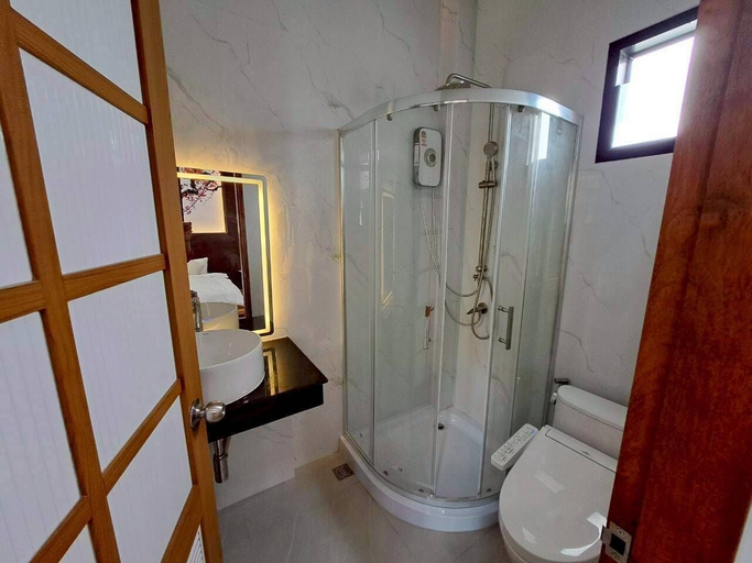 Bathroom 2, Naisuan villa, Muang Trang