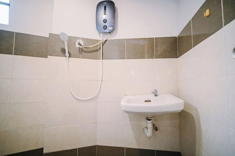 Bathroom 2, Swing & Pillows @ Seri Kembangan, Seri Kembangan