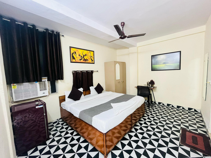 Room 3, Roomshala Hotel South Embassy, Delhi