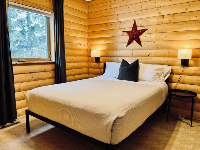 Room 3, Smokey Hollow Motel & Resort, Division No. 15