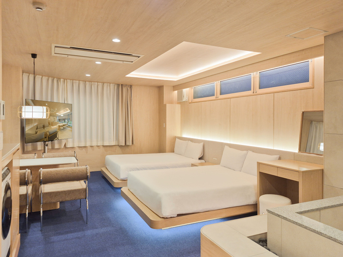 Room 4, UH Suite Namba Station The Spa, Osaka
